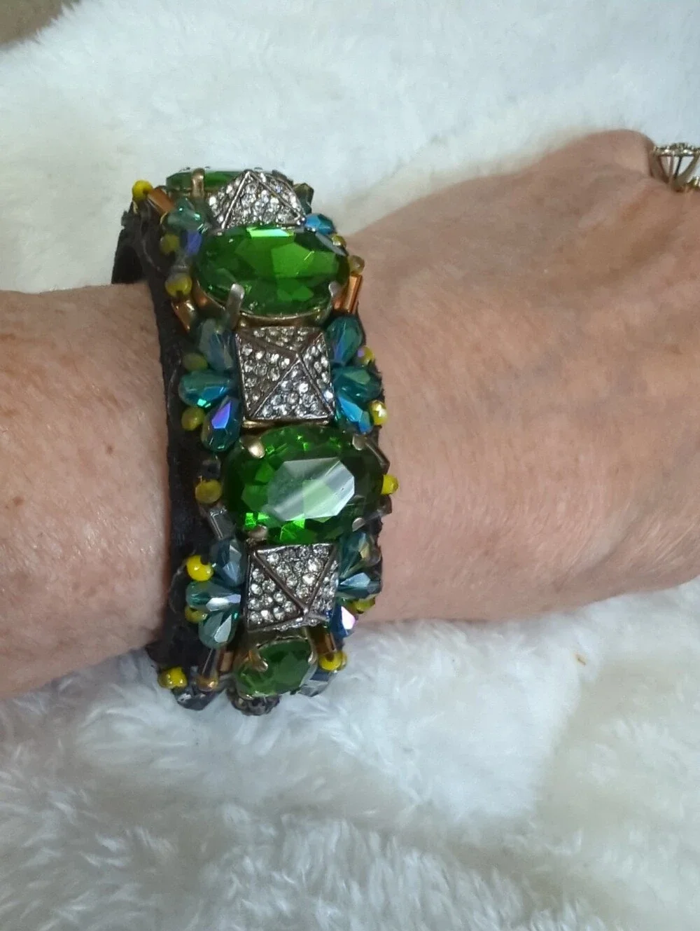 Swarovski Crystals Bracelet Jewels Galore Metal Covered Cuff Beautiful Gold Cake
